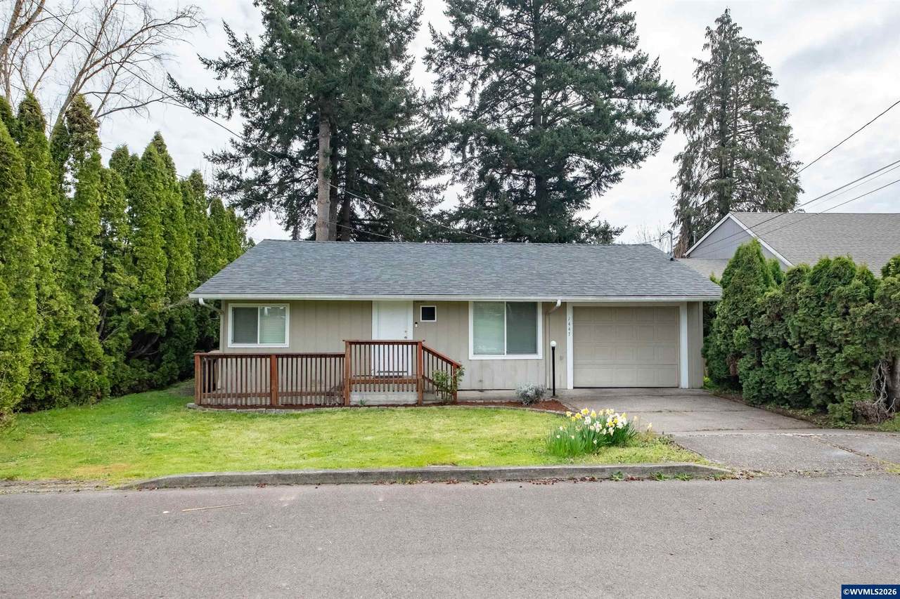 1447 Filbert St - Photo 1