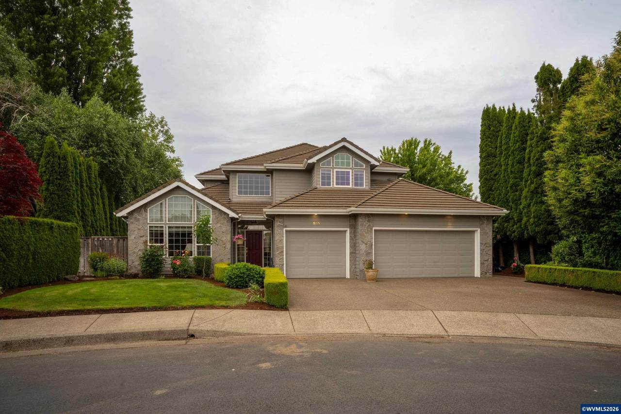 915 Irwin Ct - Photo 1