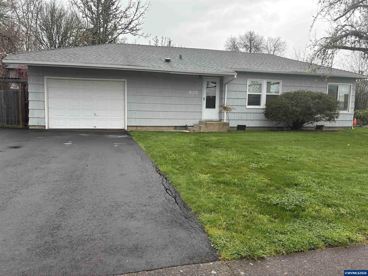 935 Sequoia Av - Photo 1
