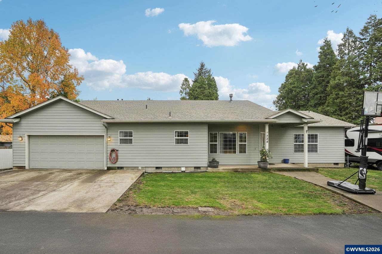 724 Lost Ln - Photo 1