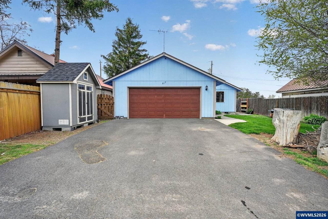 817 2nd Av - Photo 1