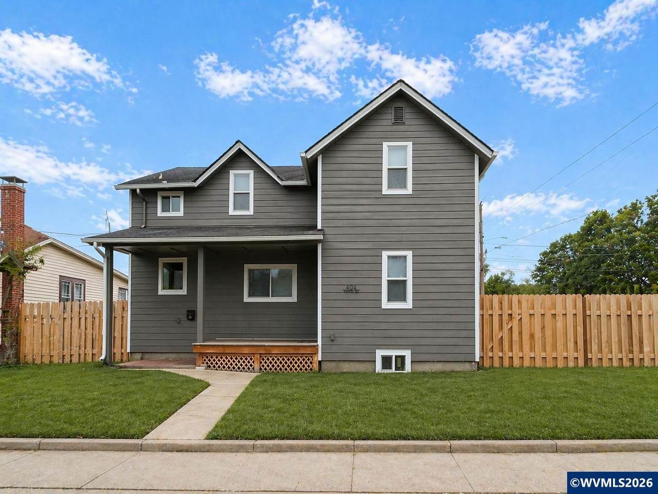 494 17th St - Photo 1