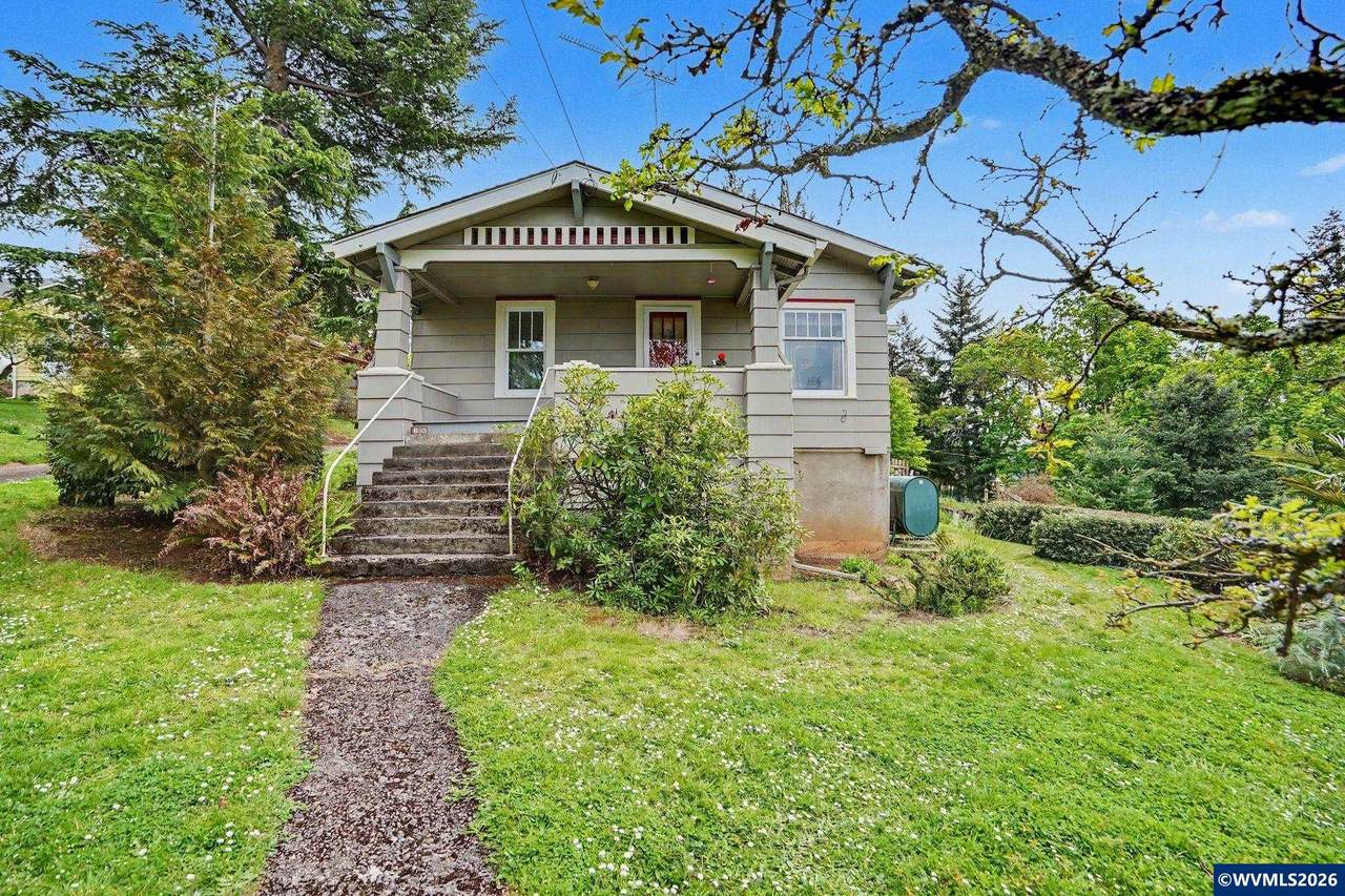 700 Oak St - Photo 1