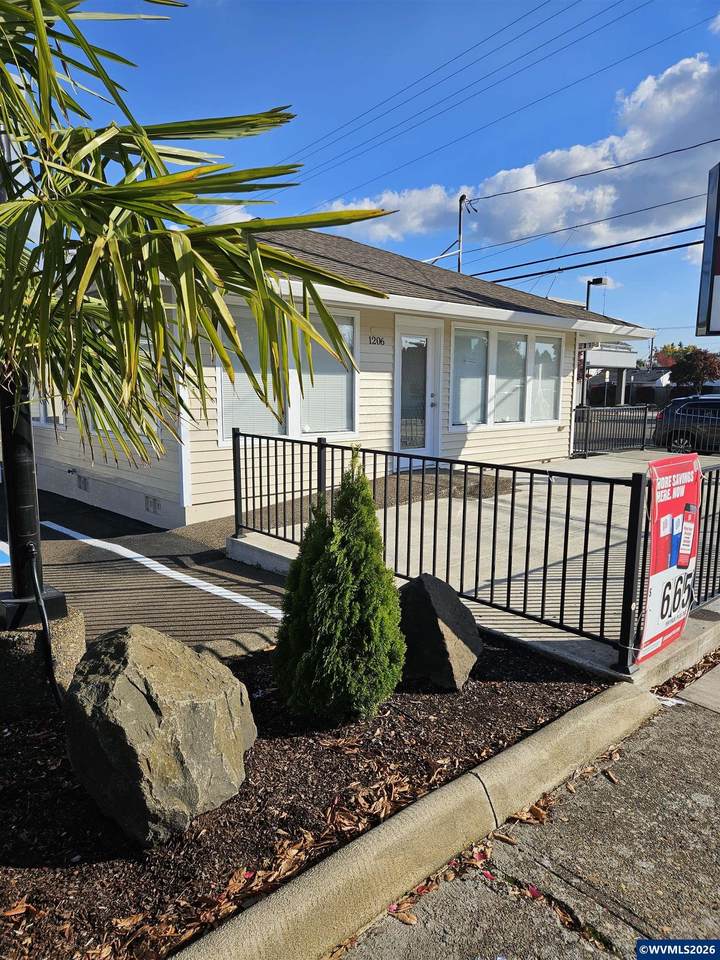 1206 Adams - Photo 1