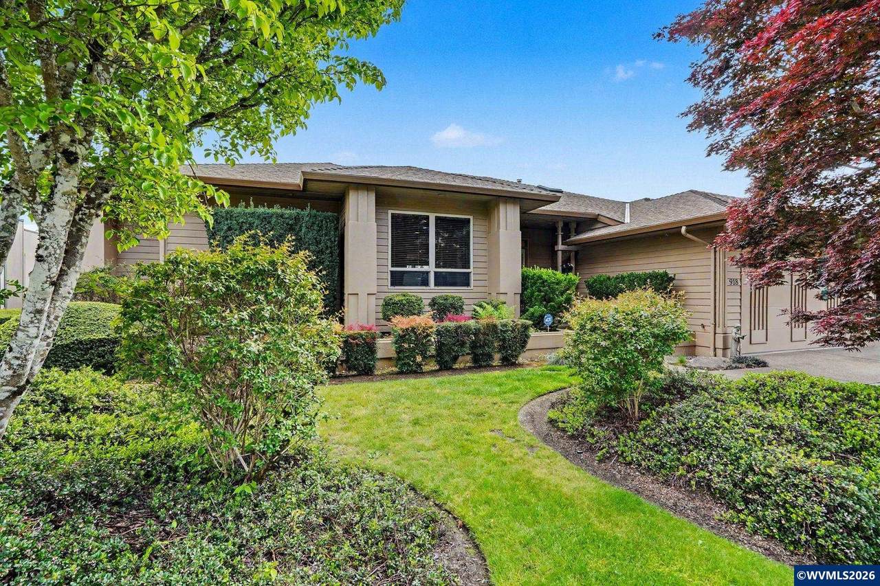 918 Hazeltine Av - Photo 1