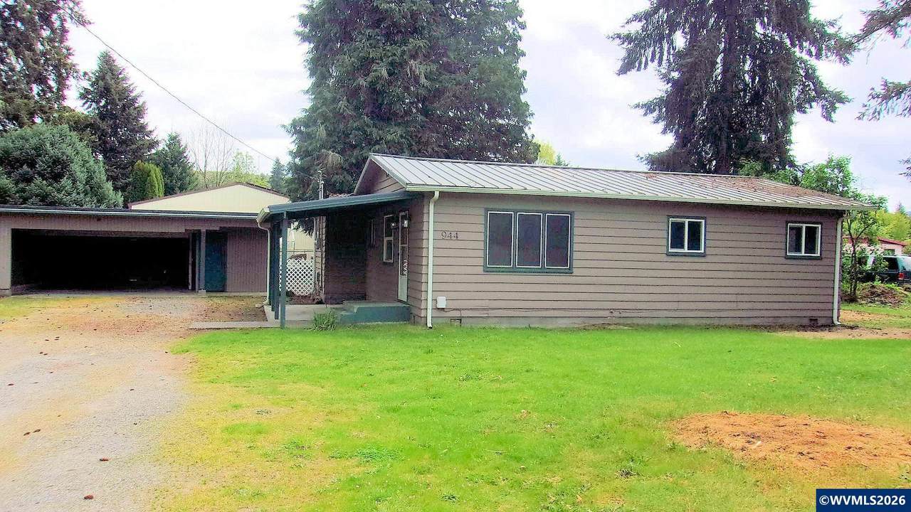 944 5th St - Photo 1