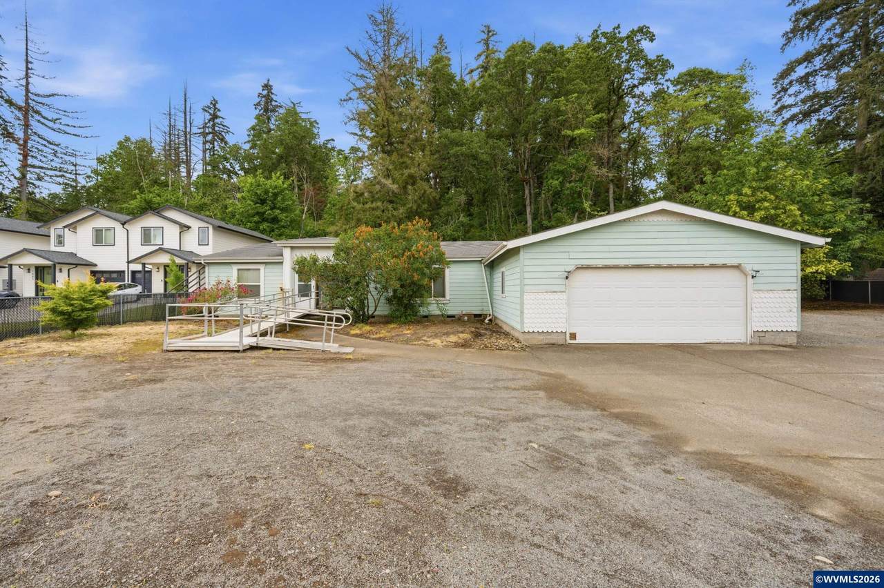1485 Santiam St - Photo 1