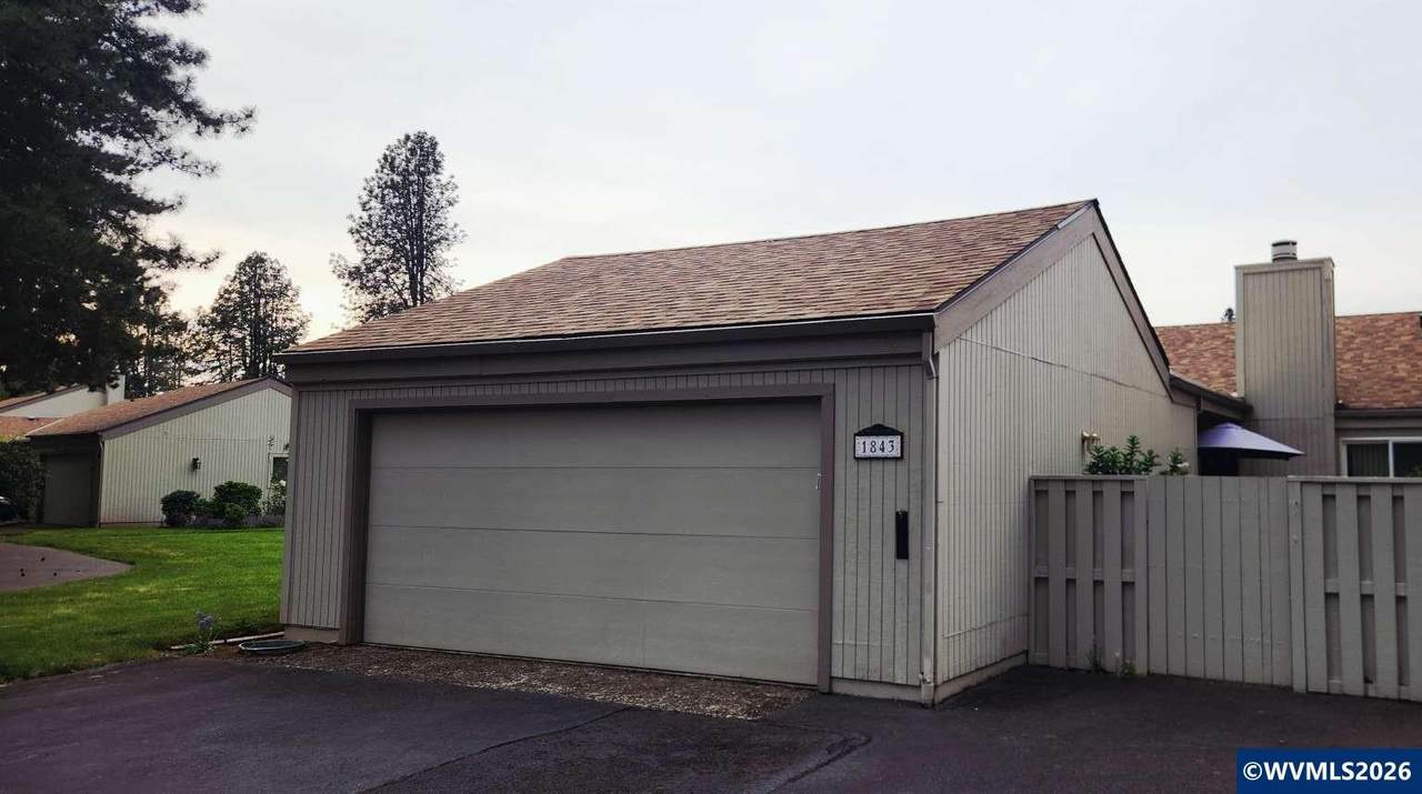 1843 Lexington Cir - Photo 1