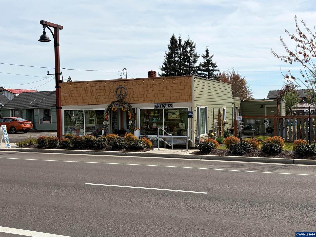 1120 Main - Photo 1