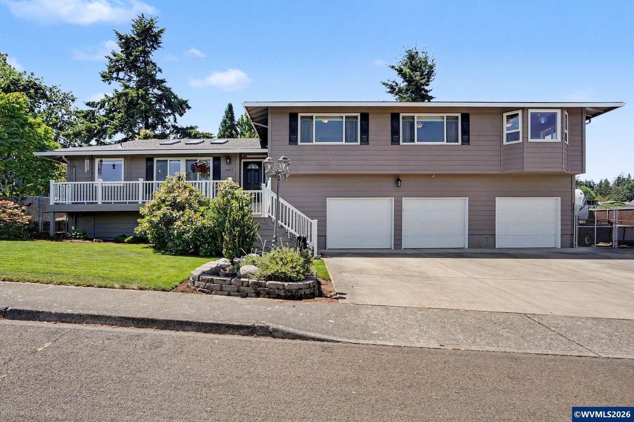 1423 35th Av - Photo 1