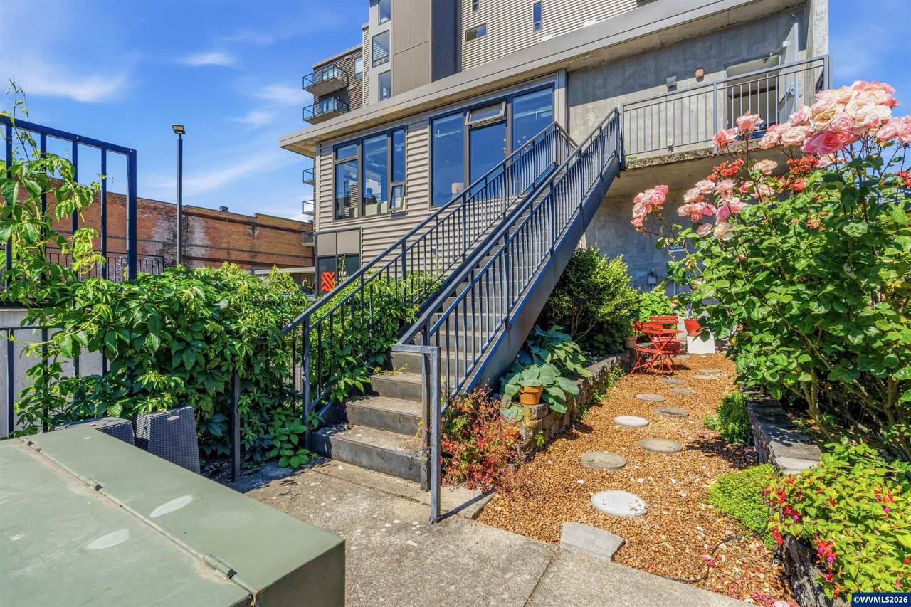 156 Front #280 St - Photo 1