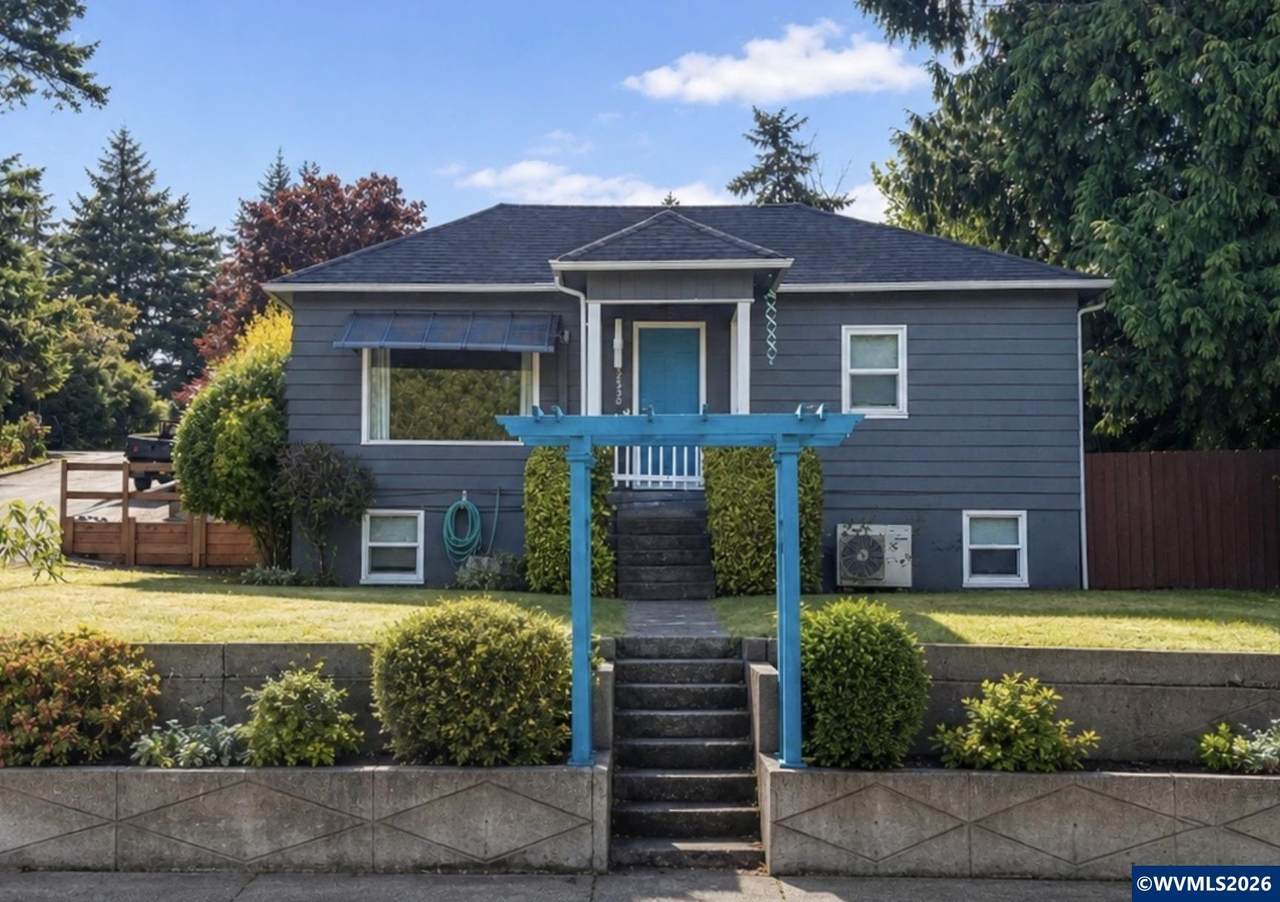 2550 Summer St - Photo 1