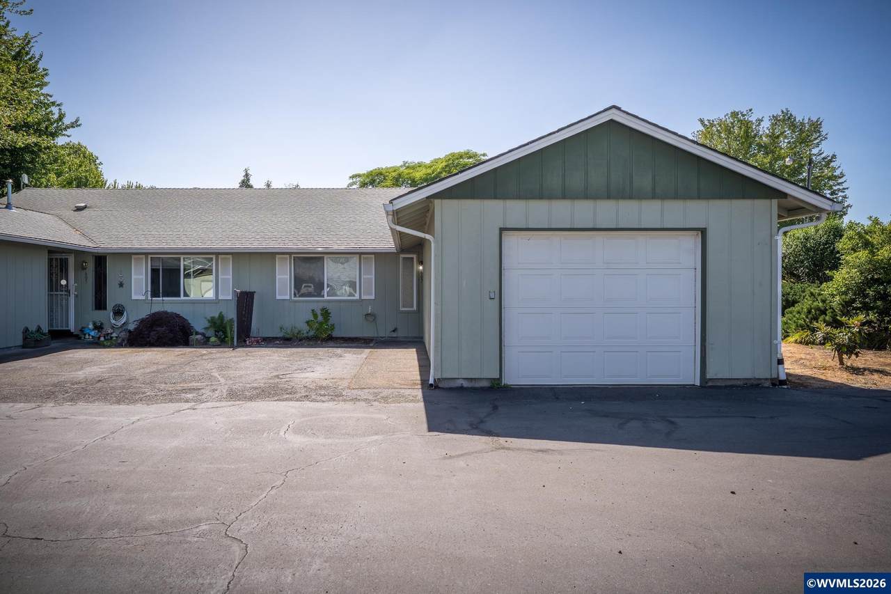 607 32nd Av - Photo 1