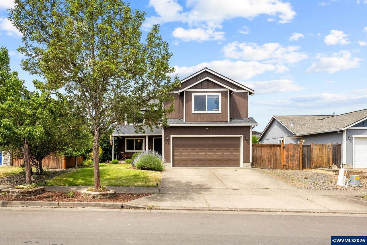 226 Breezy Wy - Photo 1