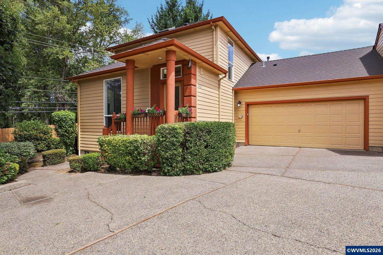 1472 Westbrook Dr - Photo 1