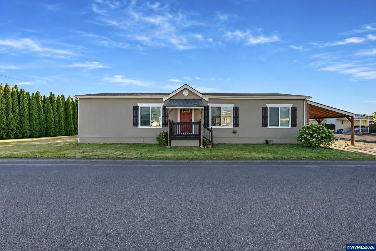 104 Essex - Photo 1