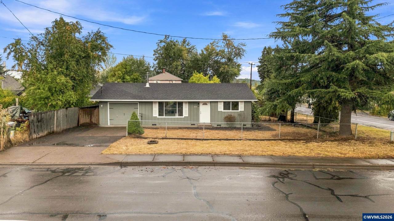 1635 Pioneer St - Photo 1