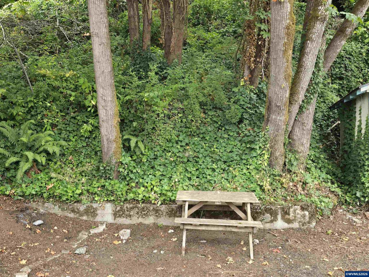 https://bt-photos.global.ssl.fastly.net/salem/orig_boomver_1_843931-2.jpg