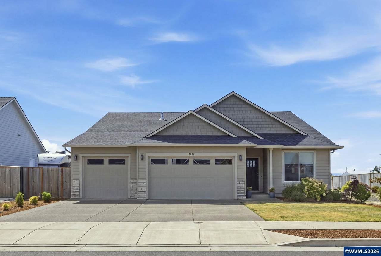 4722 Royal Dr - Photo 1