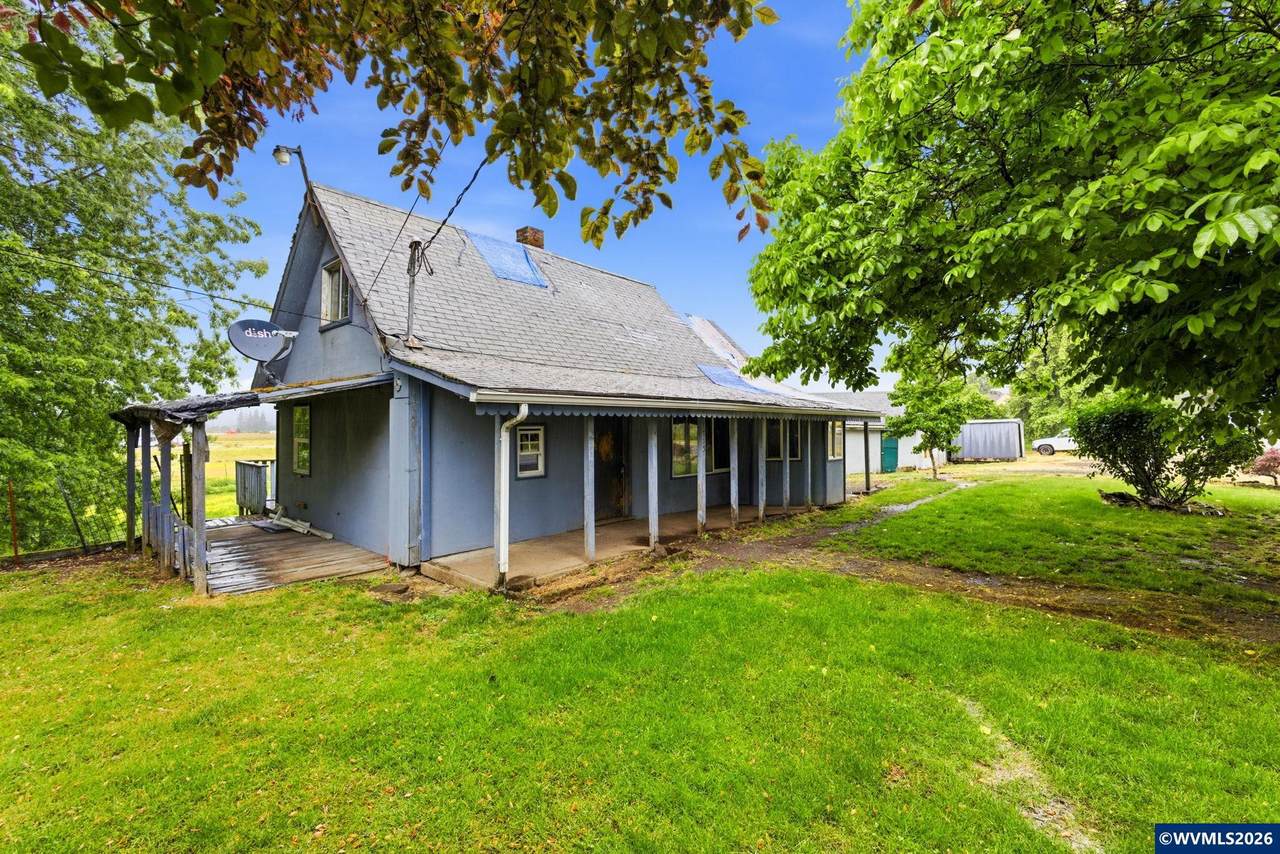1715 Cascade Dr - Photo 1