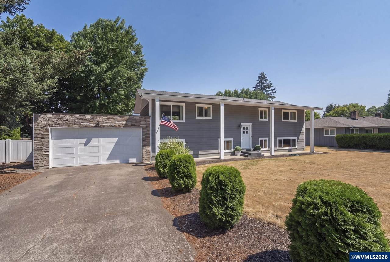 1709 Springhill Dr - Photo 1