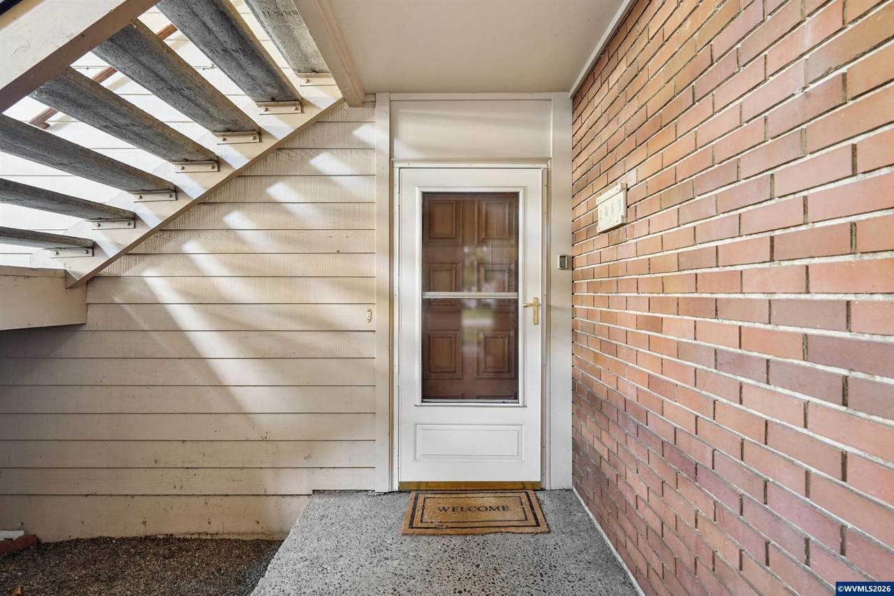 2465 Crestview Dr - Photo 1