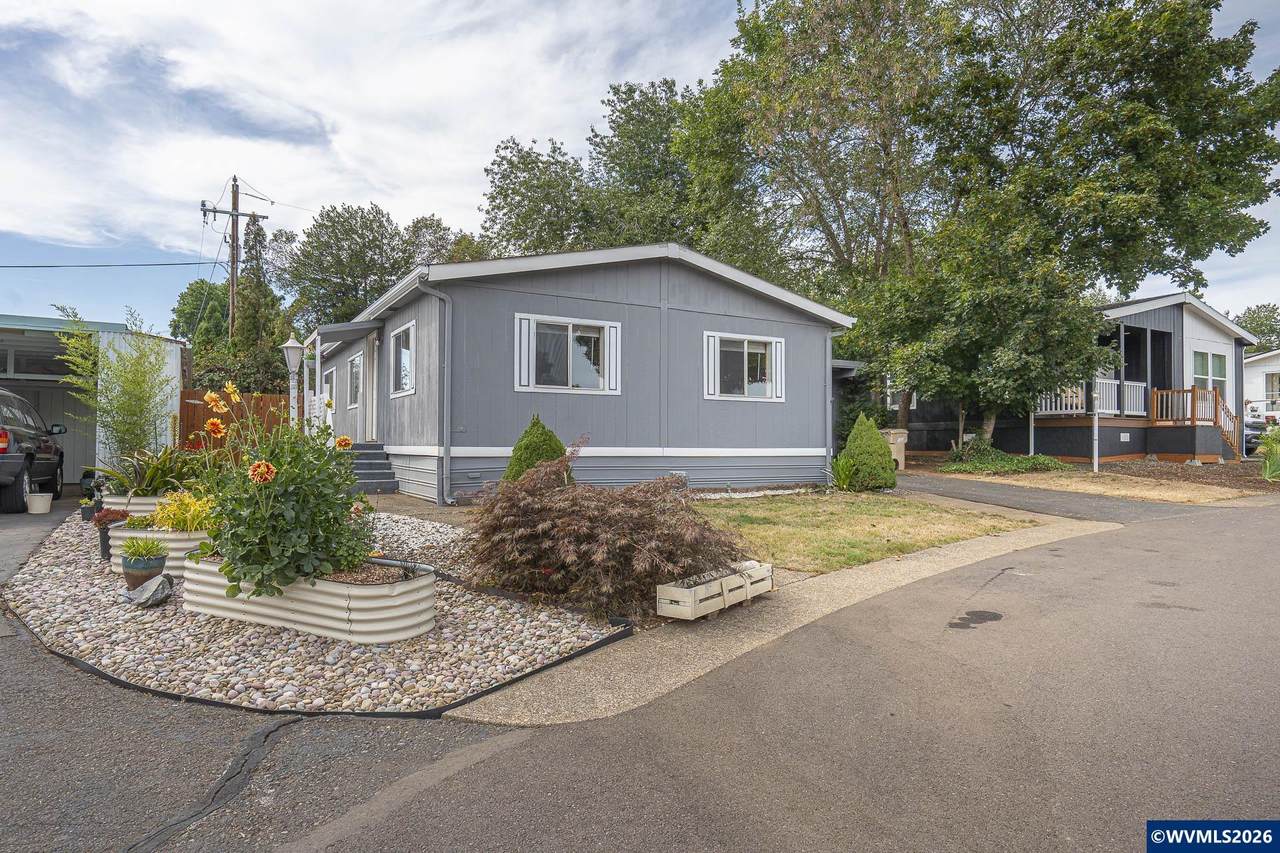 631 Ellendale #207 - Photo 1