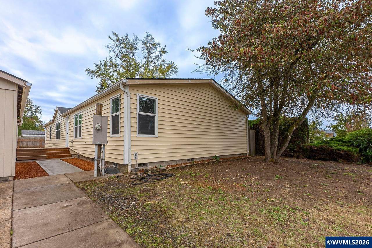 620 E St - Photo 1