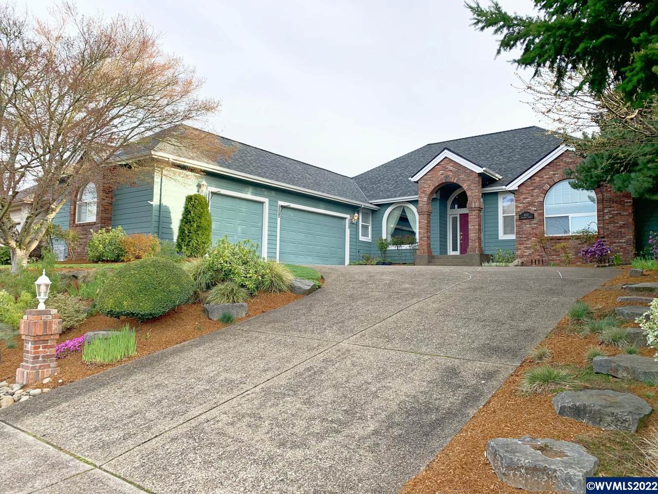 893 Creekside Dr - Photo 1