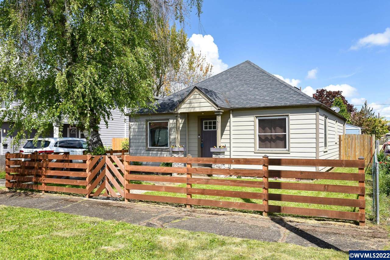 527 Ash St - Photo 1