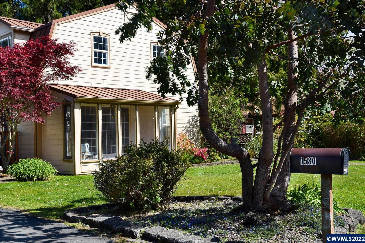 1580 Fairway Dr - Photo 1
