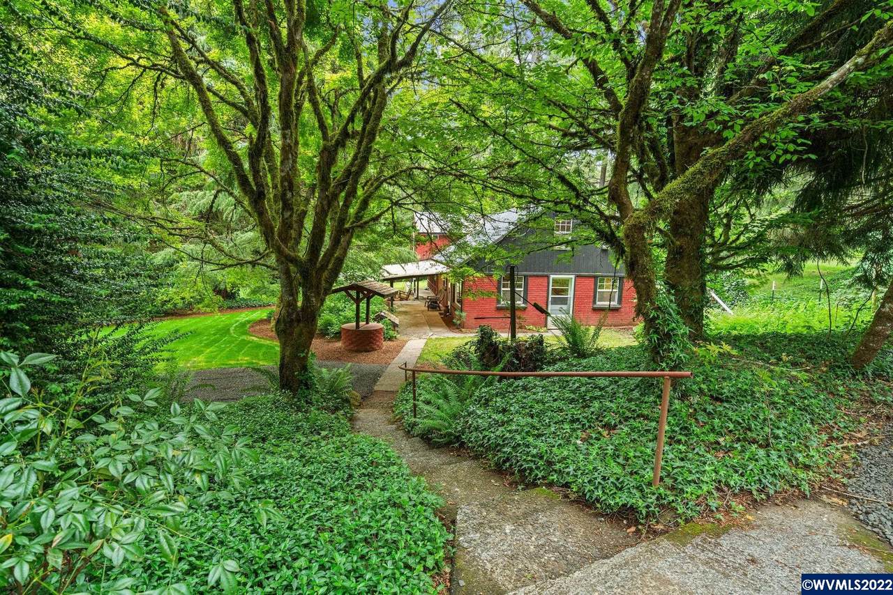941 Silver Falls Hwy - Photo 1