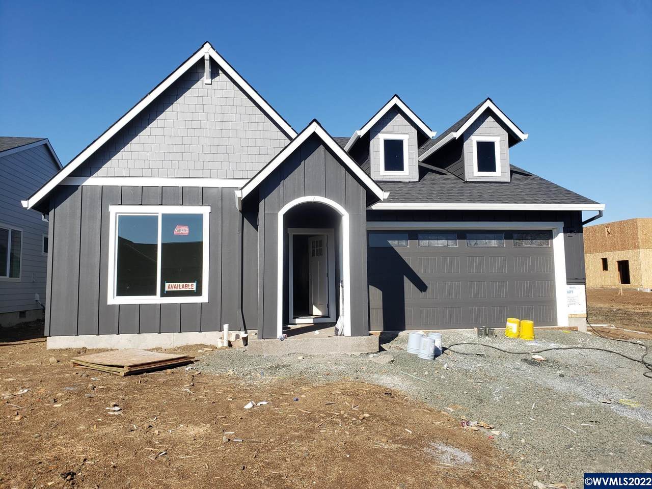 588 Evergreen Av - Photo 1