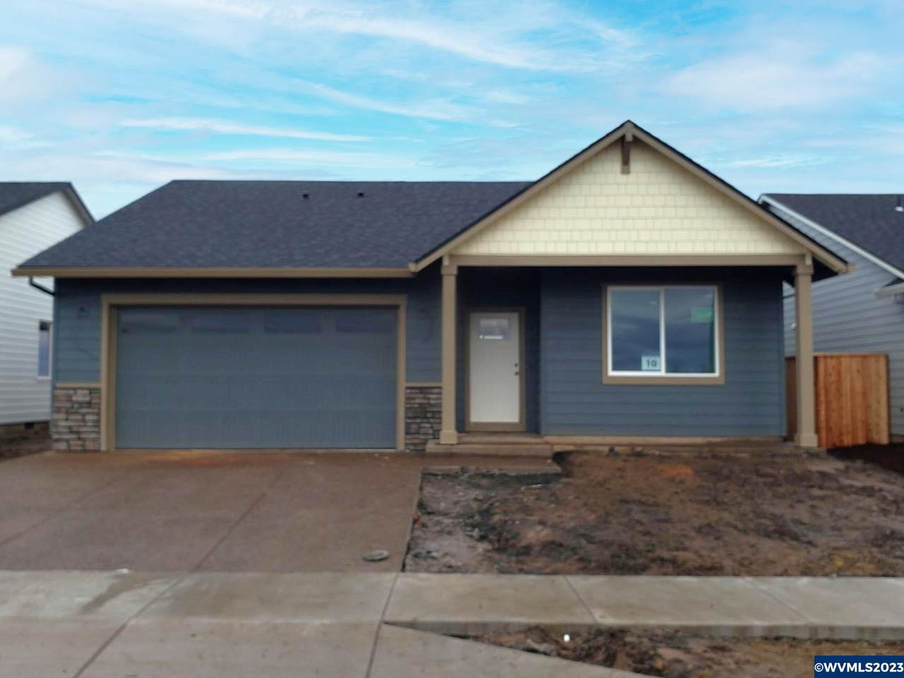 2479 10th Av - Photo 1