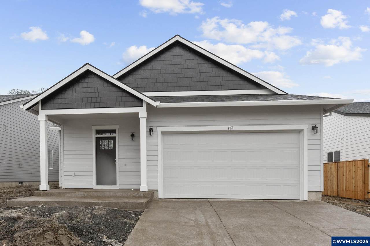 713 Tigerlily St - Photo 1