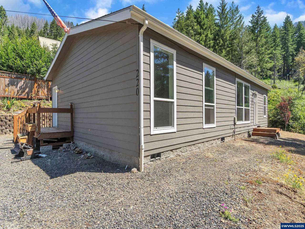 220 Hill St - Photo 1