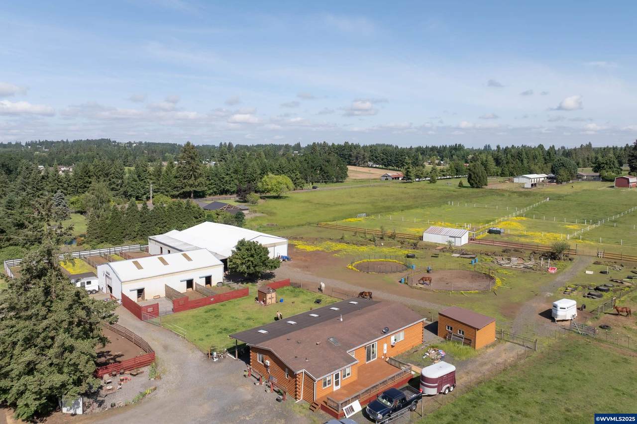 9843 Friendly Acres Rd - Photo 1