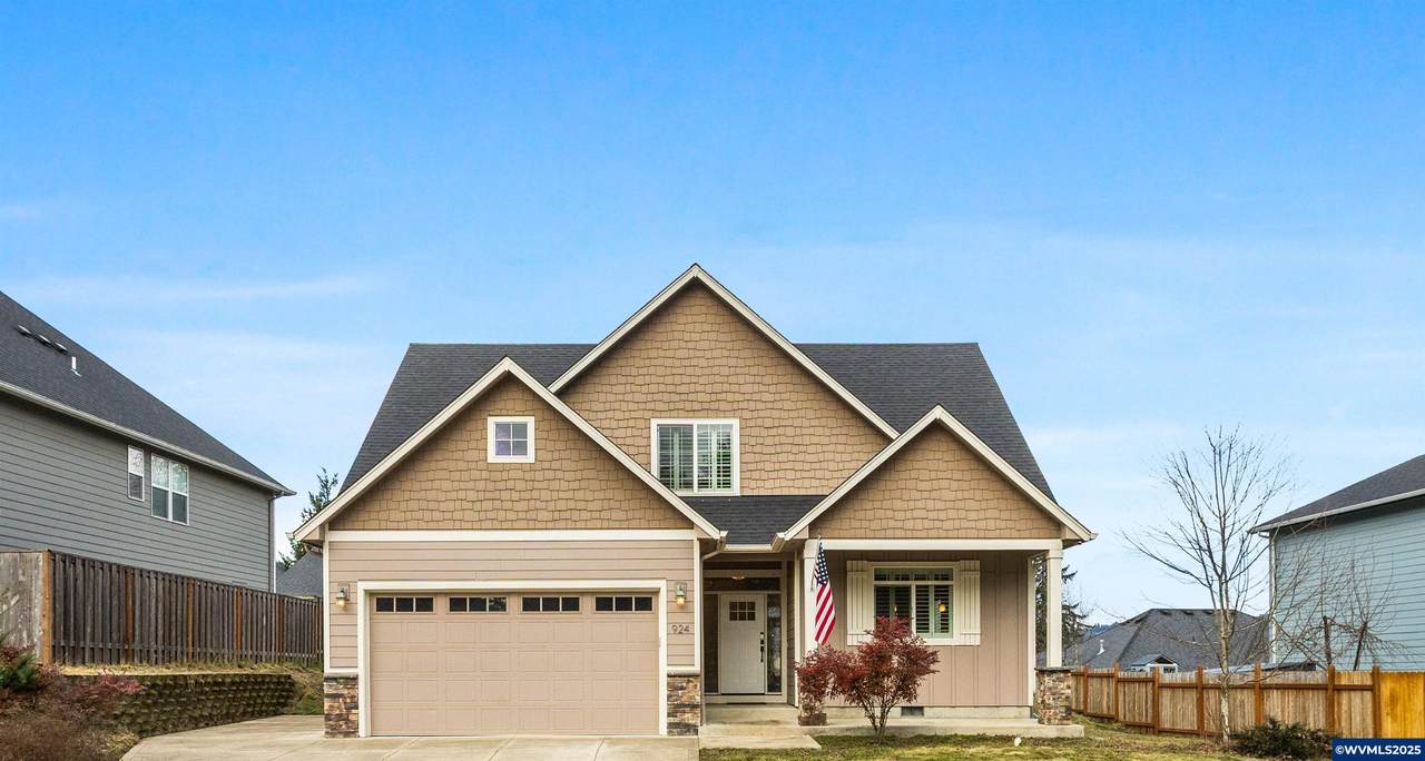 924 Park St - Photo 1