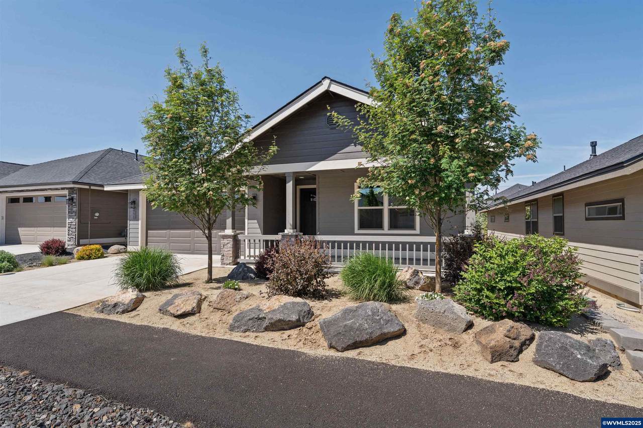 2771 23rd Lp - Photo 1