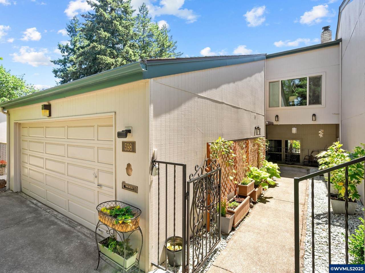 598 Salem Heights Av - Photo 1