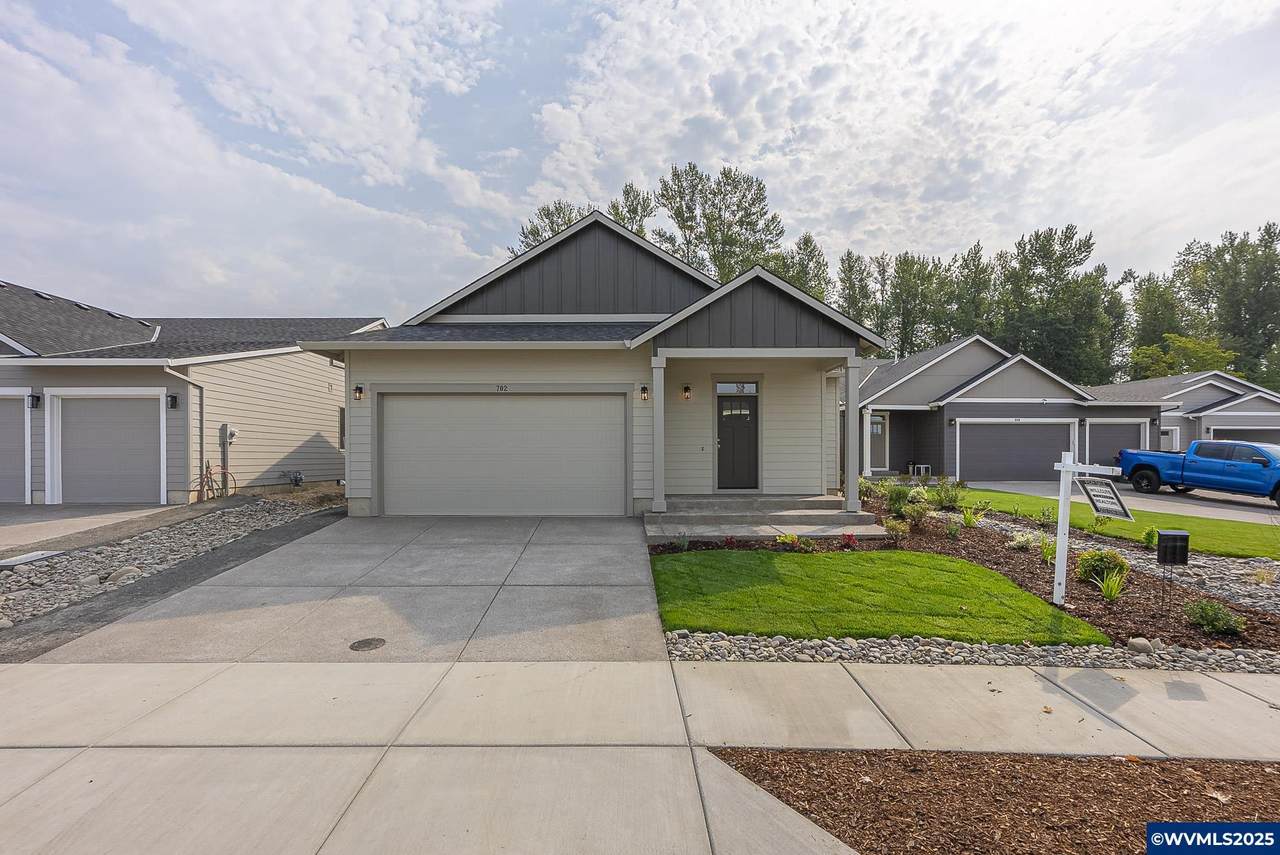 702 Tigerlily St - Photo 1