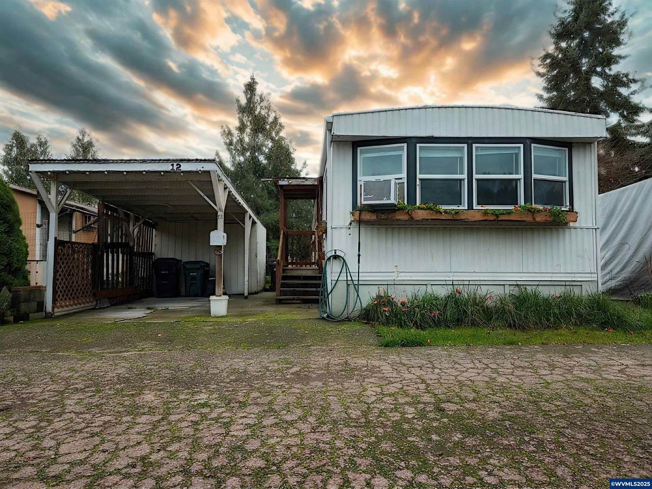 545 Warren - Photo 1