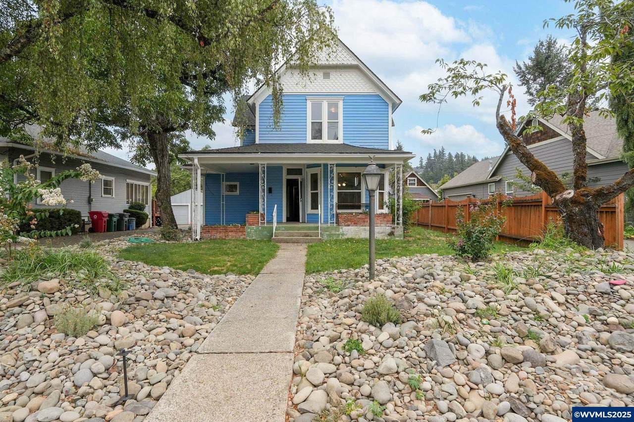 601 Water St - Photo 1