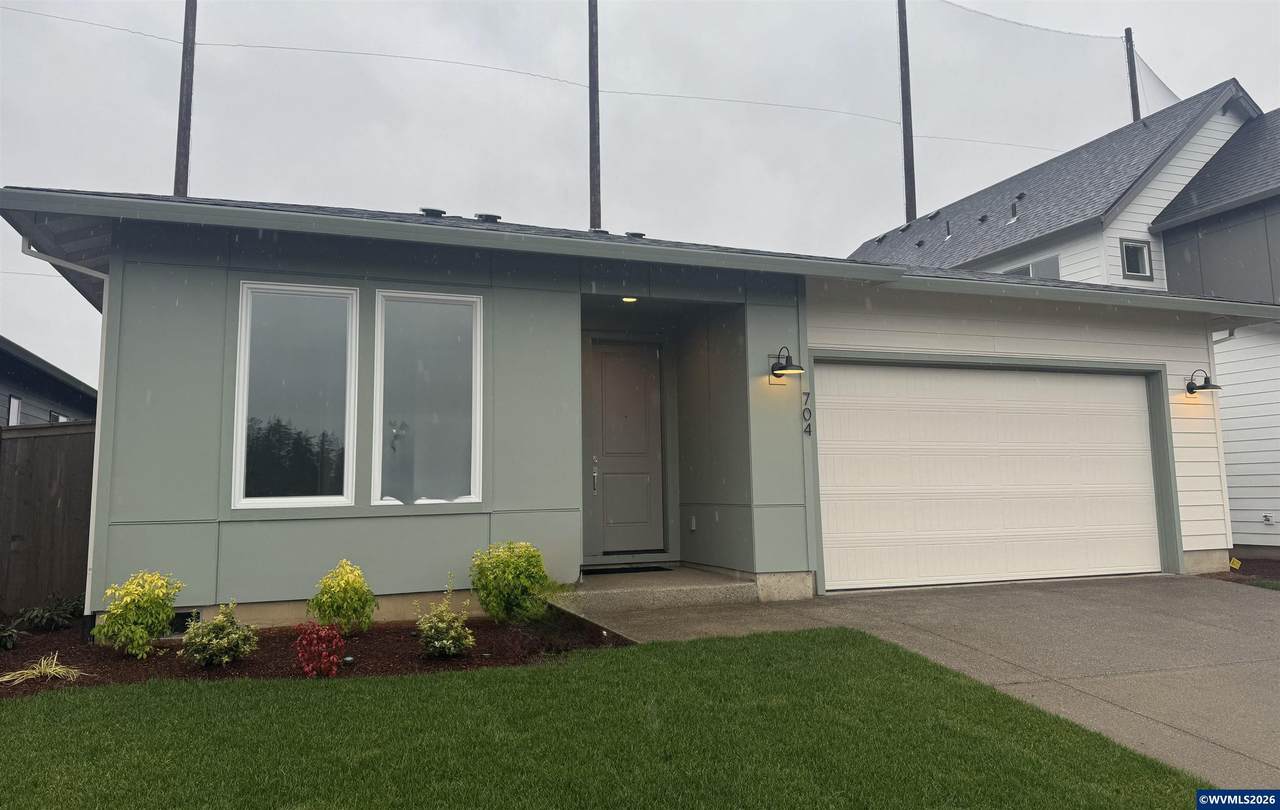 704 Magnolia Av - Photo 1