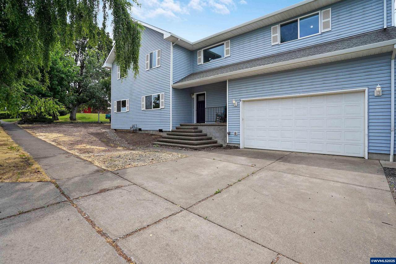 251 Fairview St - Photo 1