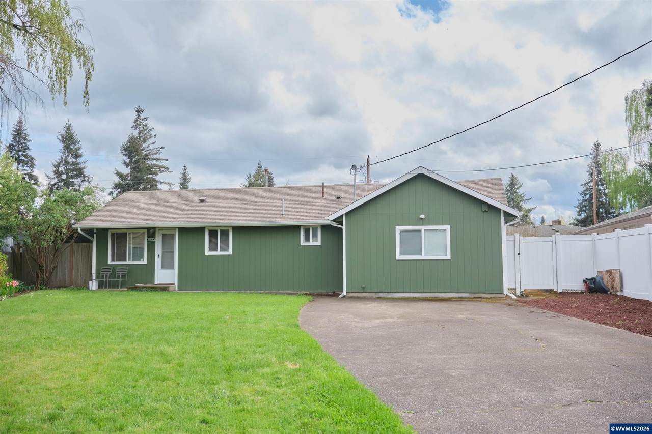 1202 Leo St - Photo 1