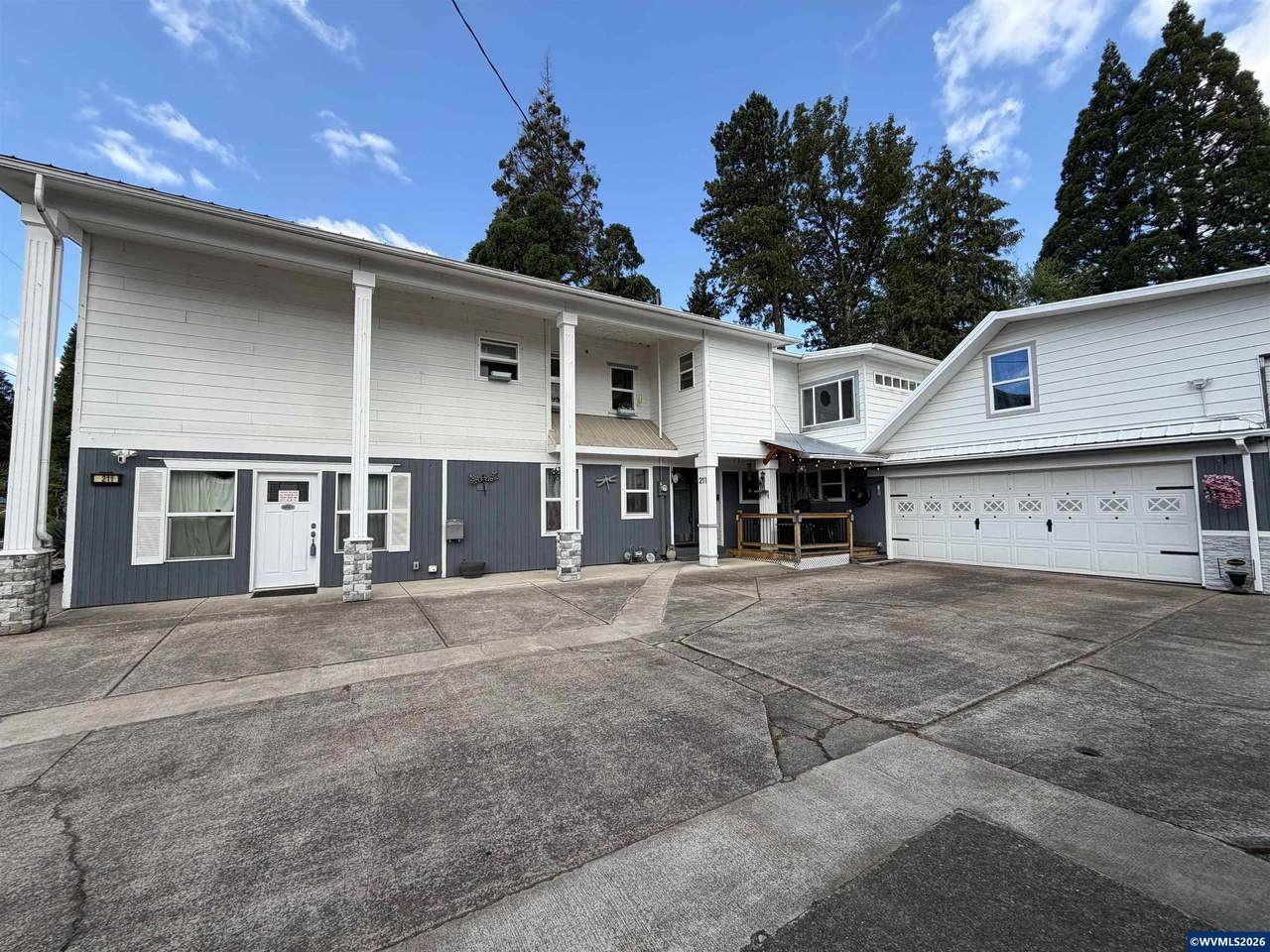 211 Sunset Av - Photo 1