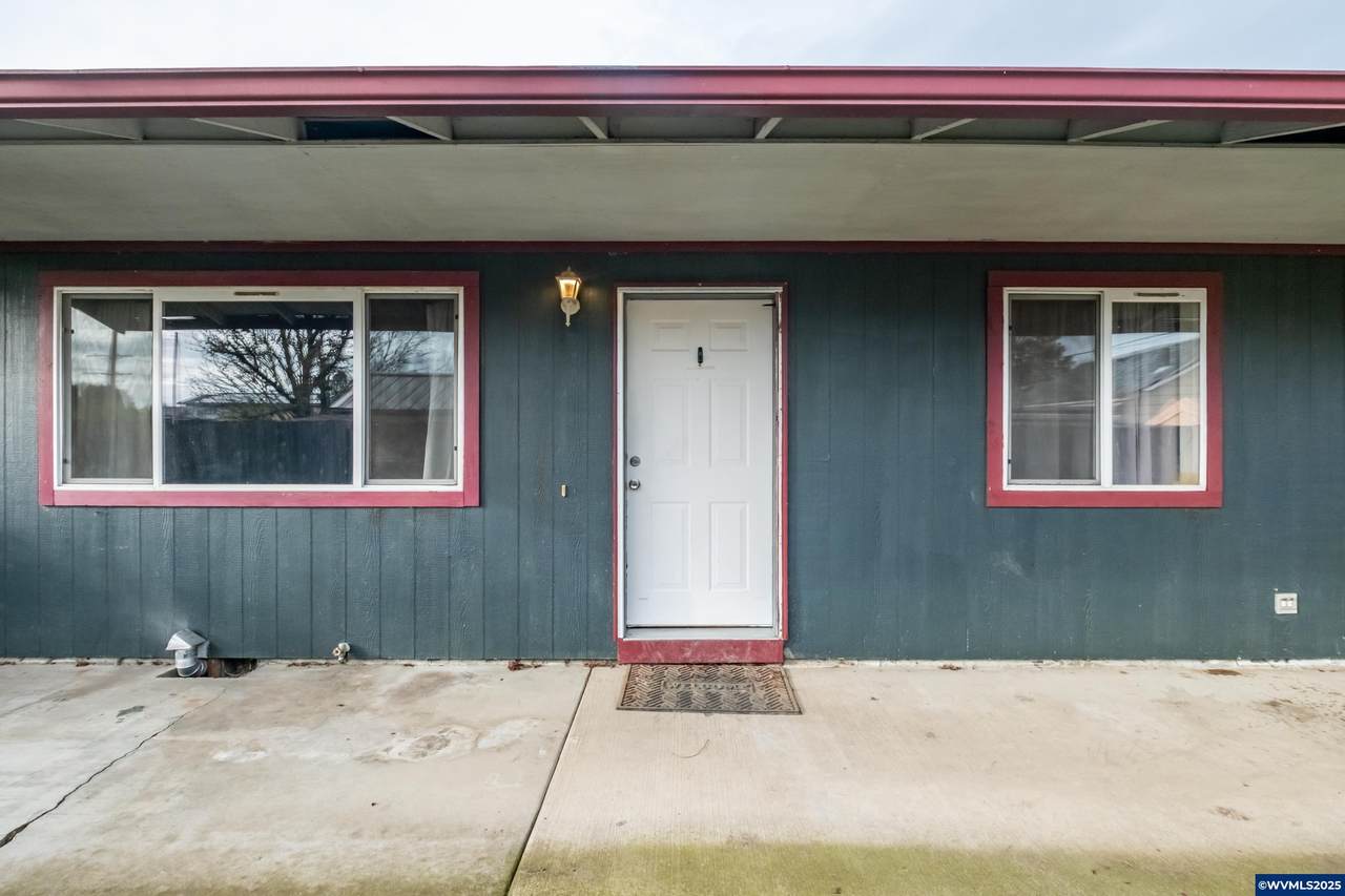 1940 17th Av - Photo 1