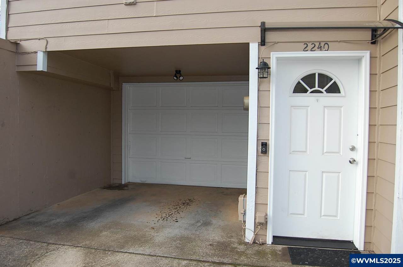 2240 Maplewood Dr S Dr - Photo 1