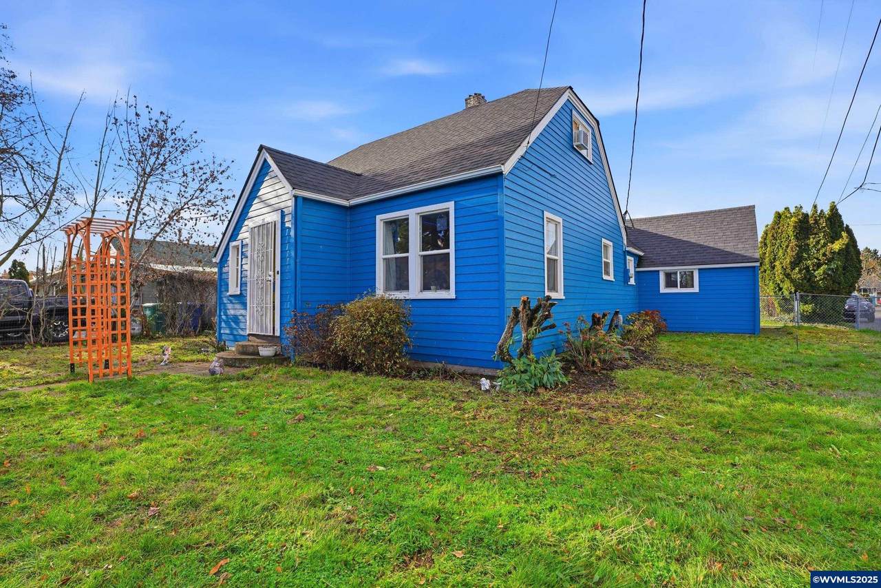 789 Hall St - Photo 1